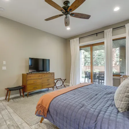 Near Trails, Skiing & Nau! Family-ready Home