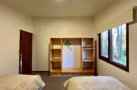Oak Cabin - Hot Tub, BBQ, WiFi & Riverside - 2-Sterne