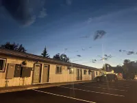 The Pioneer Motel - Motels