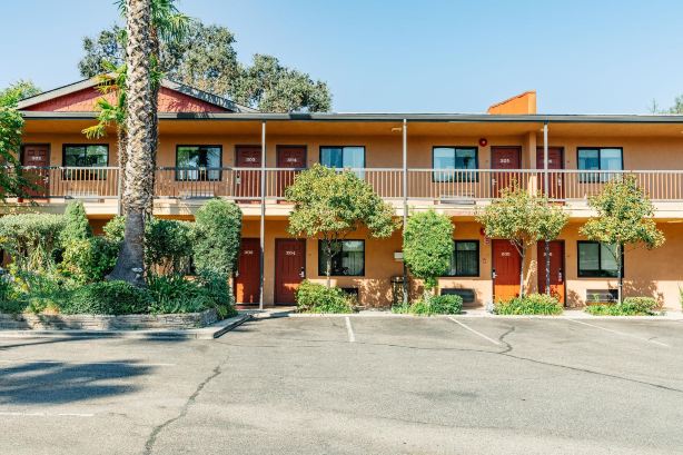 Adelaide Inn