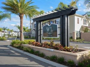 3 Bedroom Villa in The New West Lucaya Ge Townhouse