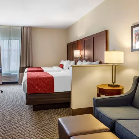 Comfort Suites Отели рядом с достопримечательностью «Галерея Вулфчейс»