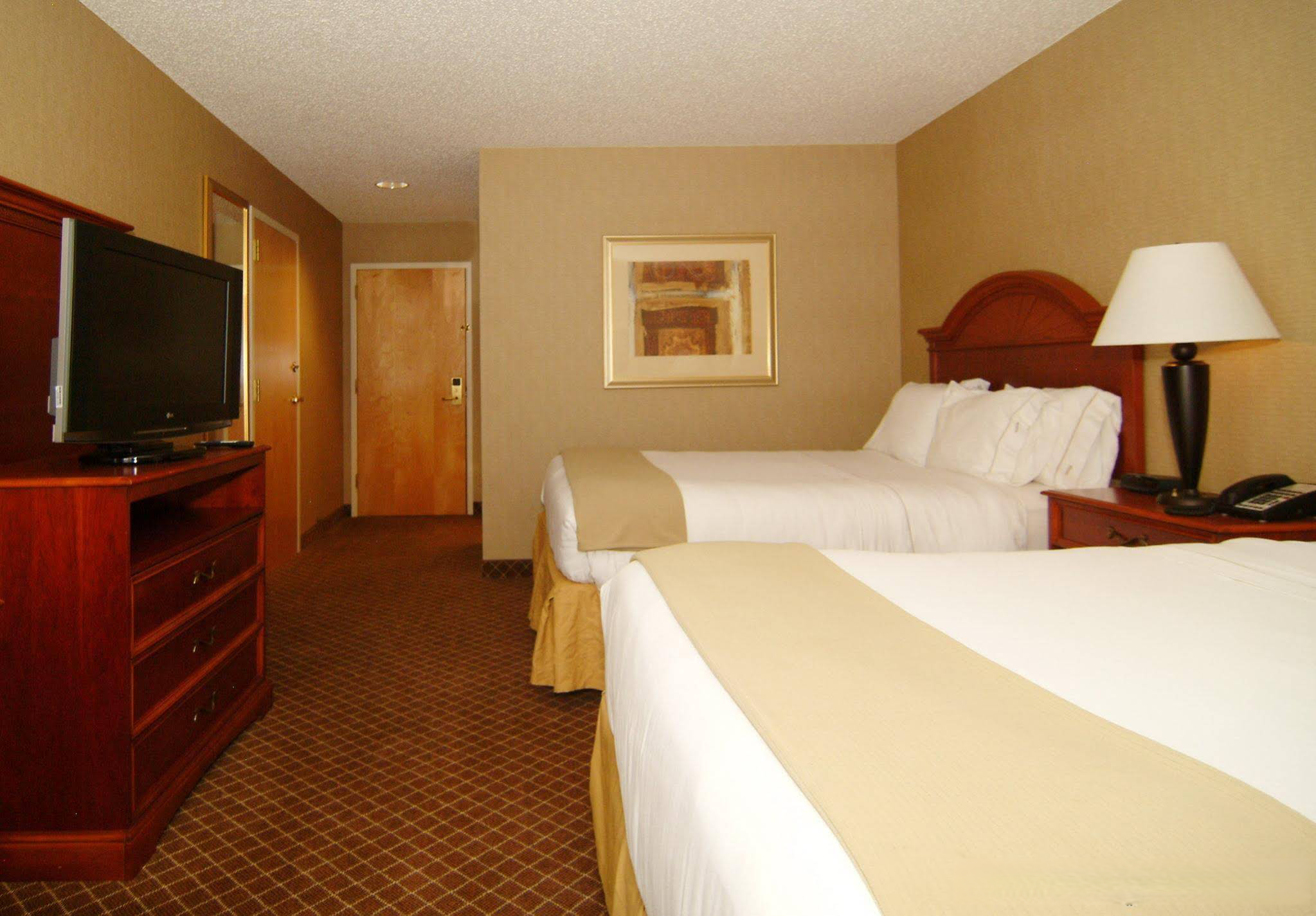 Holiday Inn Express & Suites - Interstate 380 at 33rd Avenue, an Ihg Hotel