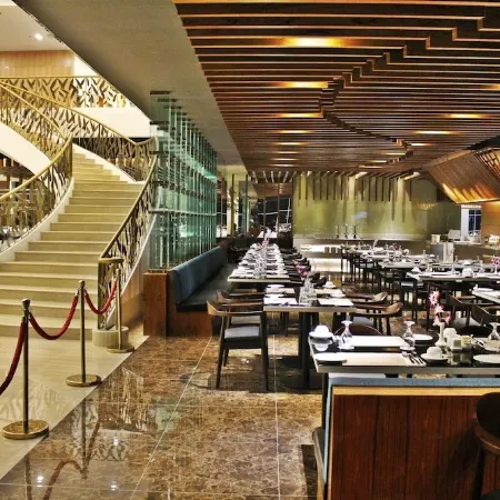 KSL Hotel & Resort Отели рядом с достопримечательностью «Торговый центр JB City Square»