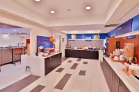 Holiday Inn Express & Suites Dickson Hotels in Dickson