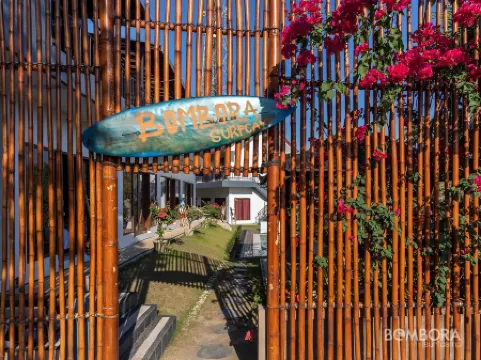 Bombora Surf Camp Отели рядом с достопримечательностью «Thomas Beach»