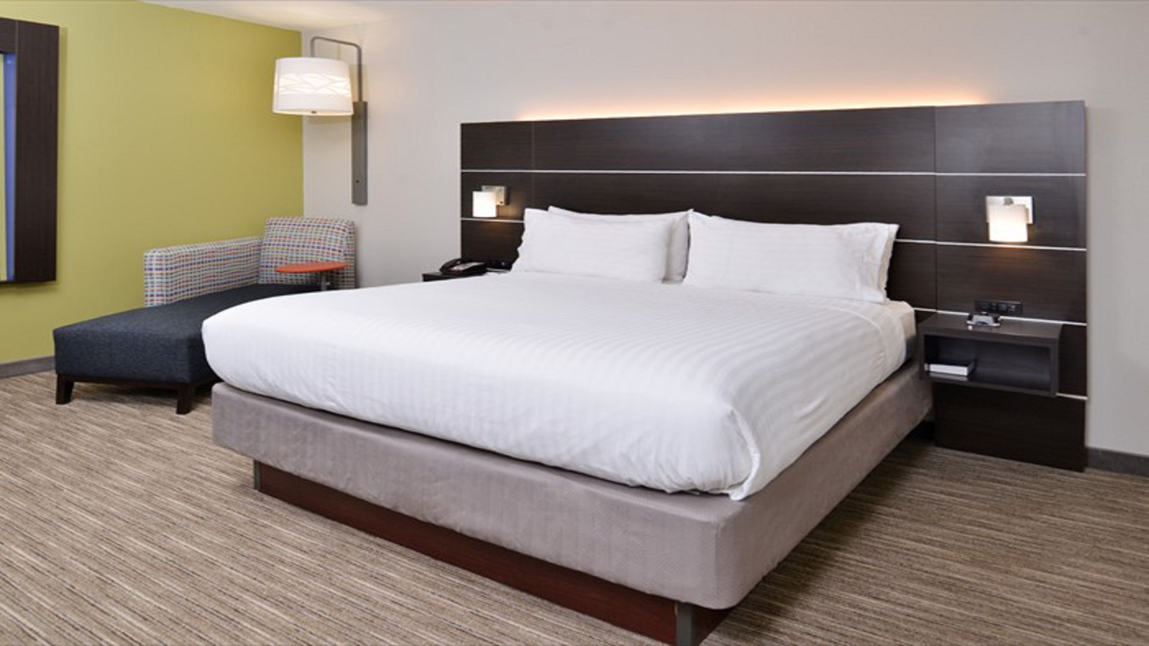 Holiday Inn Express & Suites - Parkersburg East, an Ihg Hotel