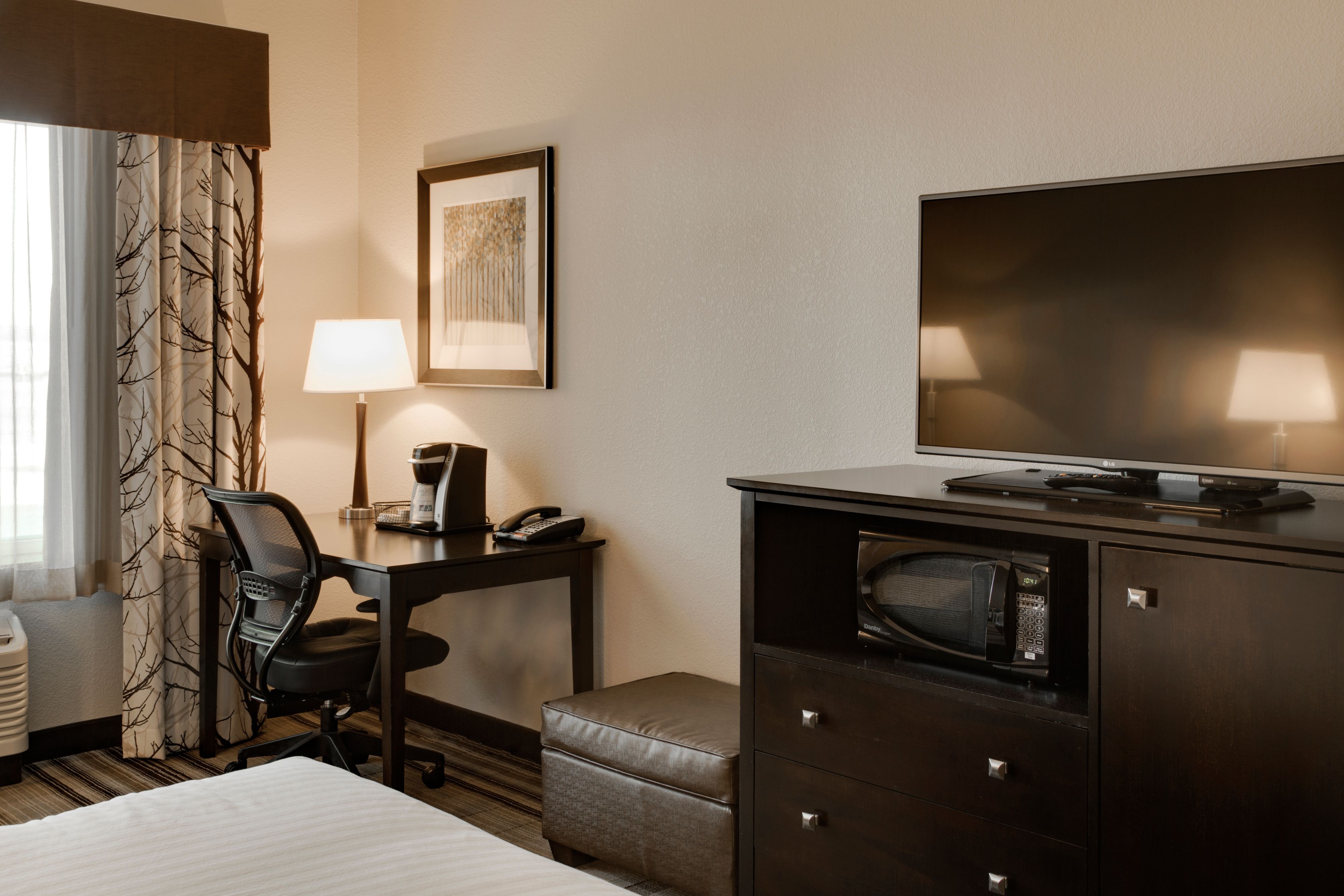 Holiday Inn Express & Suites Nevada, an Ihg Hotel