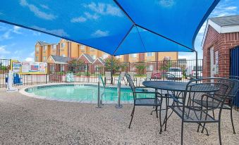 Super 8 by Wyndham San Antonio Downtown NE