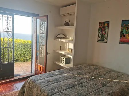 Exceptional Location - One of the Most Sought-after Locations in Costa Tropical Отели рядом с достопримечательностью «Playa Salobreña»