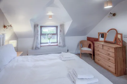 Stormy Castle - 6 Bedroom Sleeps 14 - Llangennith
