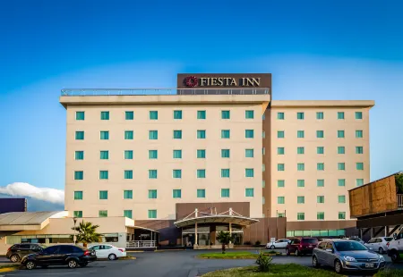 Fiesta Inn Monterrey Fundidora Отели в г. Монтеррей