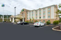 Holiday Inn Express & Suites DICKSON CITY - SCRANTON by IHG - parking