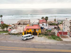 ITH Lazy Lobster Surf Hostel