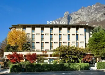 Albergo Sorriso Отели рядом с достопримечательностью «Chiesa Maddalena»