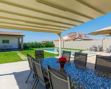 Villa Edi Hotels in Sisan