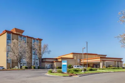 Wyndham Sacramento Hotel dekat Kompleks Golf Haggin Oaks