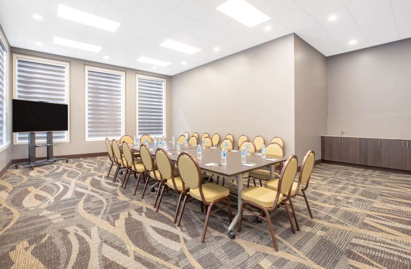 Super 8 by Wyndham Canmore photo 3