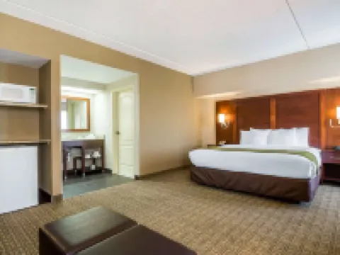 Comfort Suites at Woodbridge Hotels in Avenel