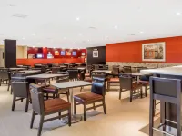 舒適套房飯店-近體育場 漢考克公園附近的飯店