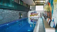 Lucky Monkey Hotel - Pool