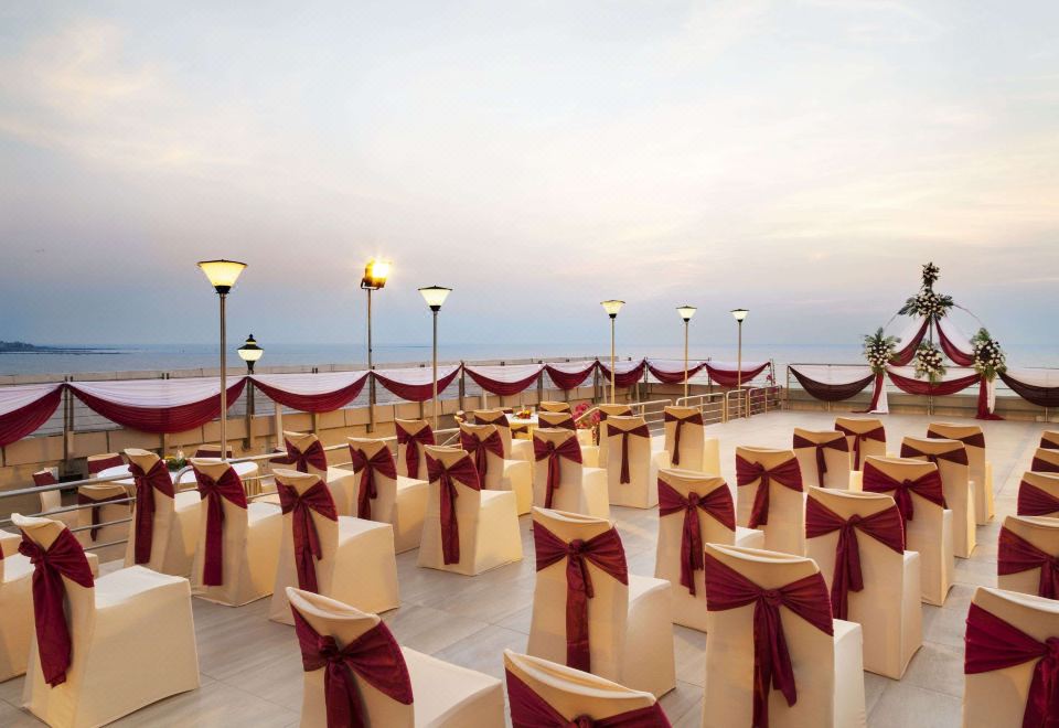 3. 라마다 플라자 ..