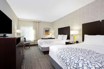 La Quinta Inn & Suites by Wyndham Palestine Hotels near Historic Howard House 1848