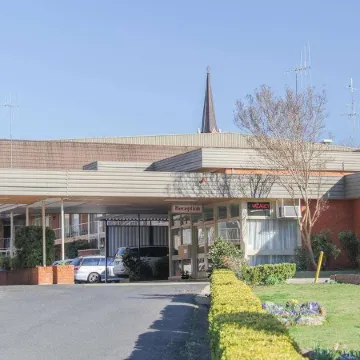 The Mid City Motor Lodge