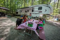Danforth Bay Camping and RV Resort Hotel a Eaton