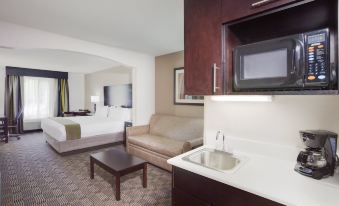 Holiday Inn Express & Suites Mebane