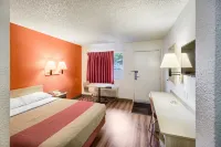 Motel 6 Everett, WA - South