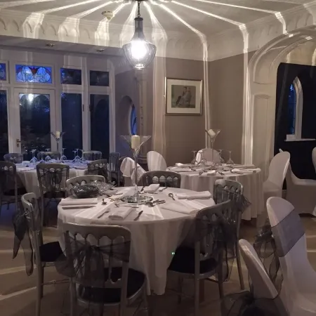 LLwyn Country House