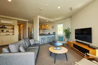 Kaikoura Luxury Apartments - Formerly Waves Luxury Apartments Hotels near Encounter Kaikoura (Dolphin Encounter)
