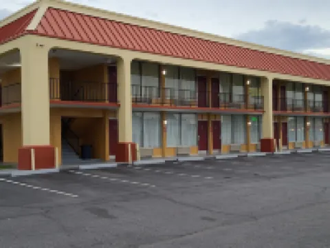 Red Roof Inn Tifton Hotels in Tifton