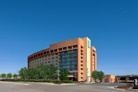 Embassy Suites by Hilton Albuquerque Отели рядом с достопримечательностью «Earth Data Analysis Center»