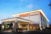Hampton Inn Milledgeville فنادق في ميلدجفيل