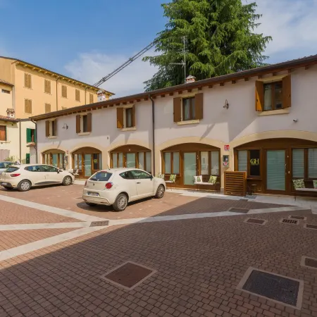 Giardino Giusti House & Court