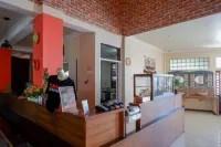 RedDoorz Plus Syariah @ Hotel Boulevard Luwuk Các khách sạn ở Luwuk