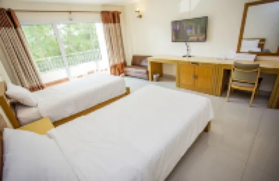 เซ็นการ์เด้น รีสอร์ท โรงแรมในอำเภอ บางระจัน