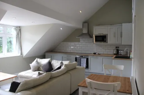 White House Cottages - Homestays