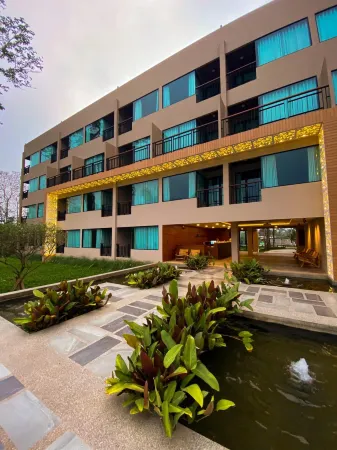 RiverTree Resort Chiangkhan Отели рядом с достопримечательностью «Kaeng Khut Khu»