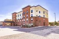Cobblestone Hotel & Suites - Superior Duluth Hôtels à proximité de : A World of Accordions Museum