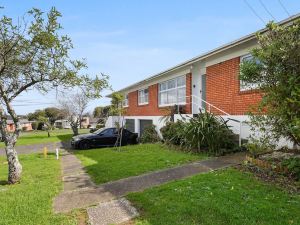 Renovated Takapuna 2Br Apt - Parking