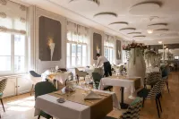 Hôtel les Nations the Originals Boutique Vichy Hotel a Effiat