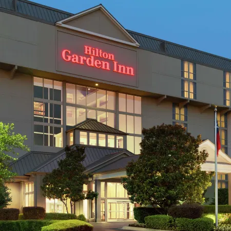 Hilton Garden Inn Dallas/Market Center Отели рядом с достопримечательностью «Вокзал Мокингбёрд»