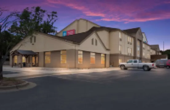 SureStay Plus Hotel by Best Western Coralville Iowa City Hotel di 