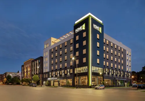 Home2 Suites by Hilton Minneapolis University Area - parking