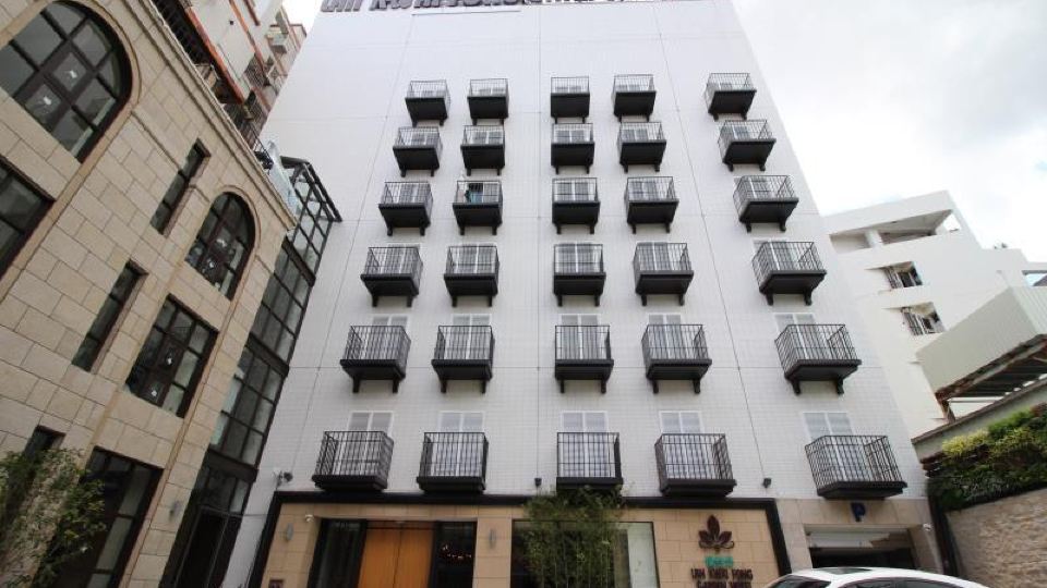 Lan Kwai Fong Garden Hotel