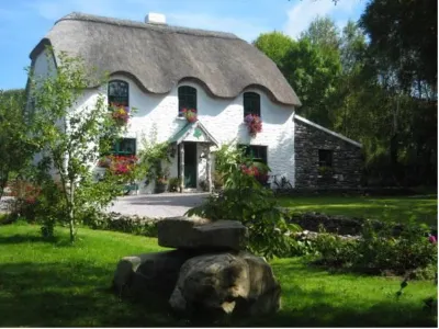 Lissyclearig Thatch Cottage Hotels near Teach Milseáin - House of Sweets