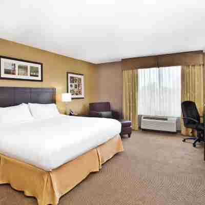 Holiday Inn Express & Suites Kingston Central Rooms